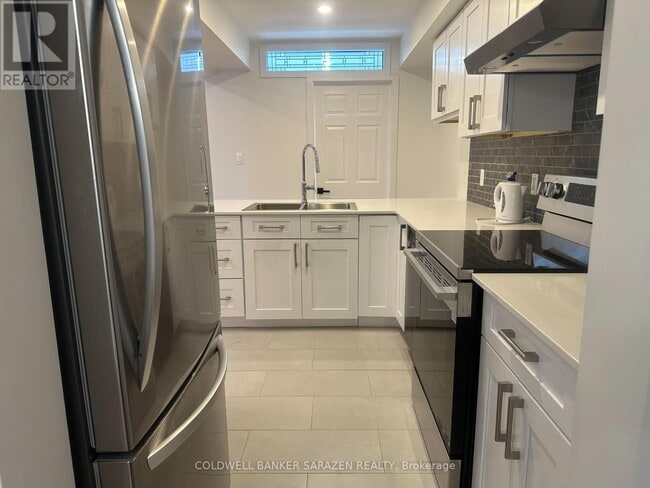 Building Photo - 454 Wisteria Crescent