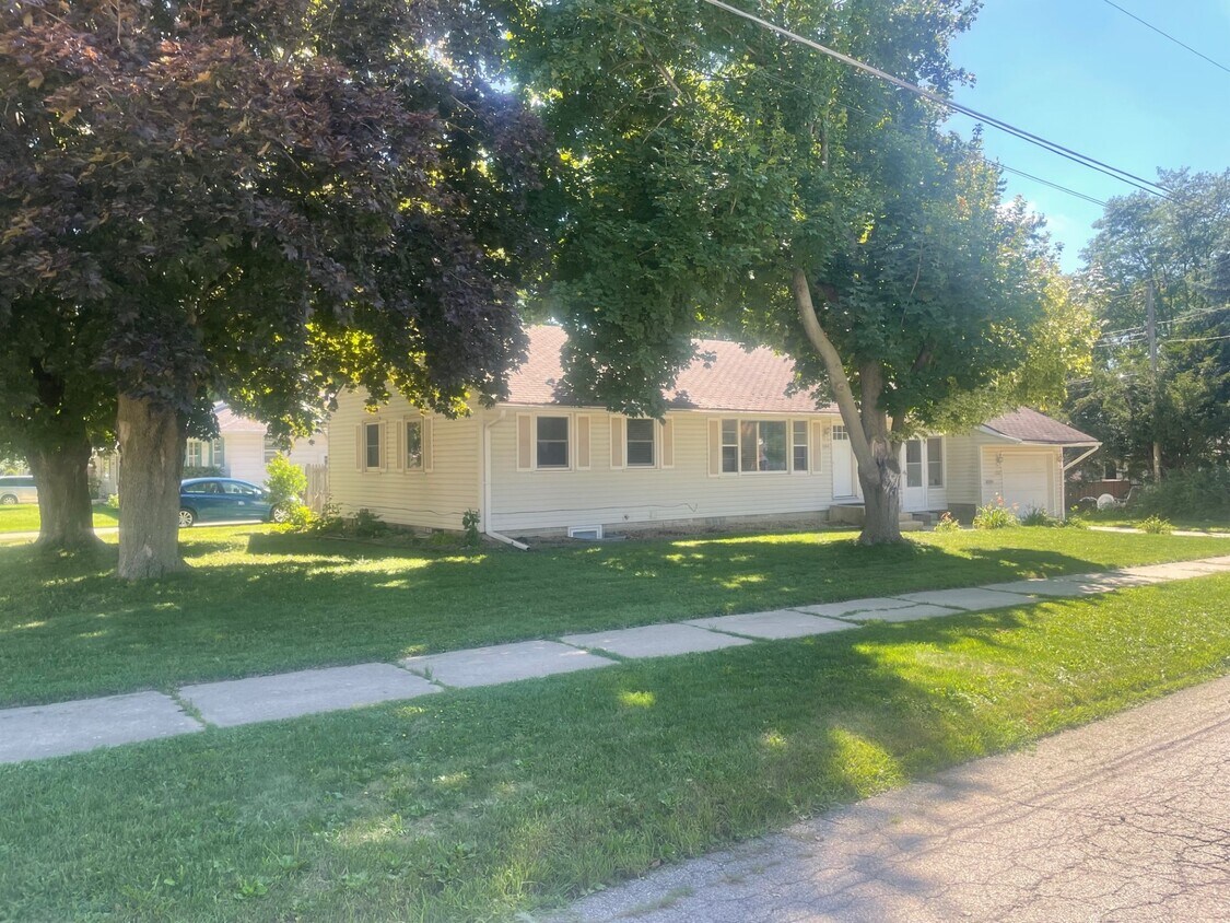 1202 12th St NW, Rochester, MN 55901 House Rental in Rochester, MN