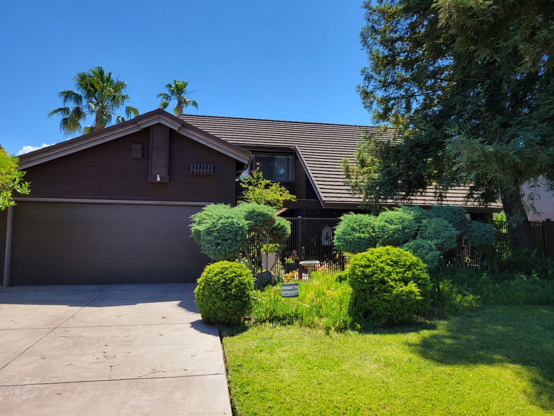 Front of the house - 5247 Grouse Run Dr