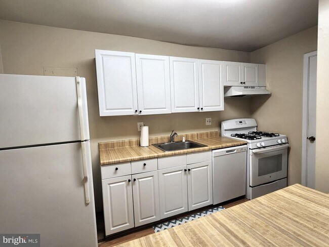 Building Photo - 12215 Braxfield Ct