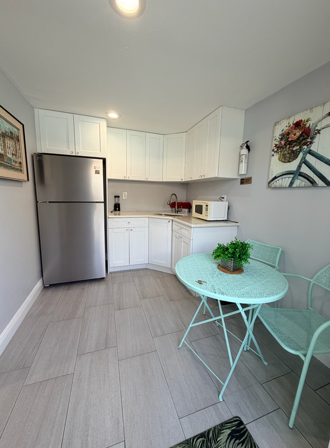 Building Photo - Stadium Studio/  Efficiency