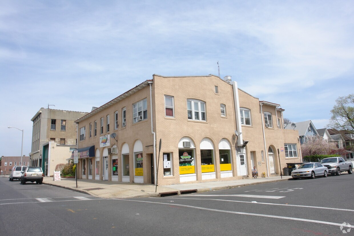 Primary Photo - 209 Garfield Ave