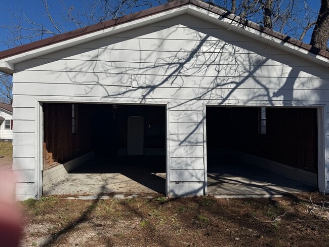 Building Photo - 2 Bedroom home Strafford, MO