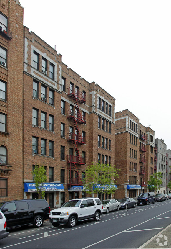 Building Photo - 2676 Grand Concourse