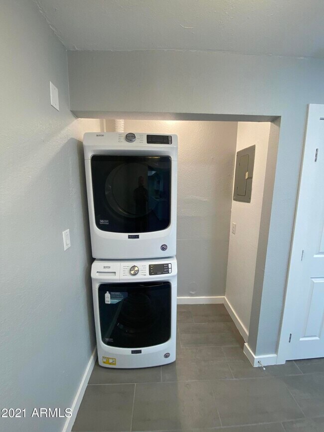 Building Photo - 9618 N 5th St