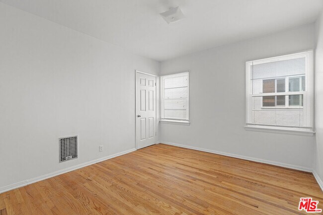 Foto del edificio - 11813 Gateway Blvd