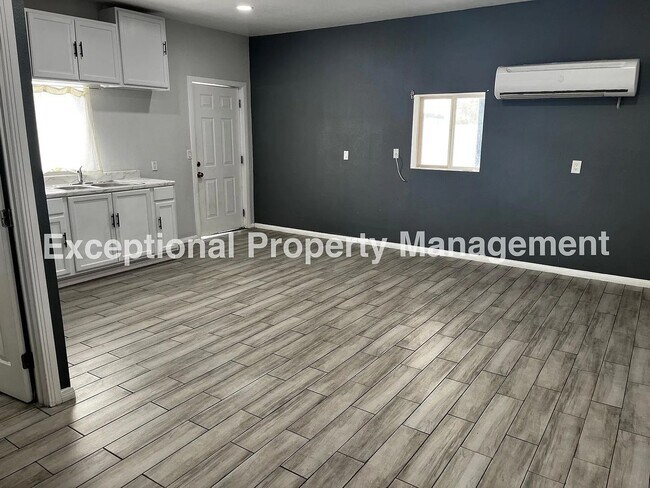 Building Photo - 8047 Laurel Ave