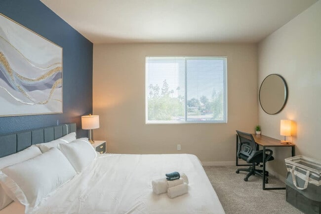 Building Photo - 1890 S Country Club Way