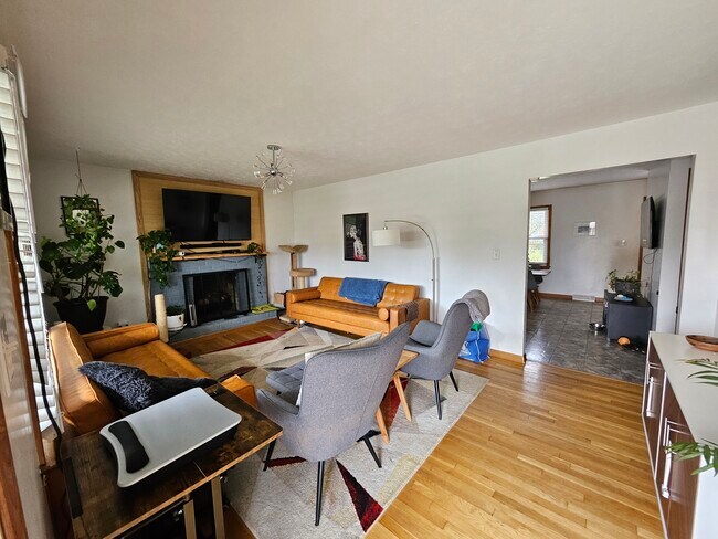 Building Photo - 521 Stonehaven Dr