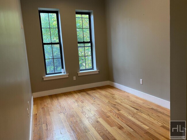 Foto del edificio - NO FEE 3 Bed 3 Bath | Hart Street, Bed-Stuy