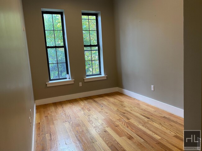 Building Photo - NO FEE 3 Bed 3 Bath | Hart Street, Bed-Stuy