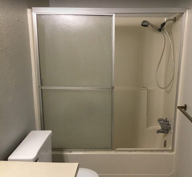 Foto del edificio - Available now!  2 Bedroom 2 bath MWC