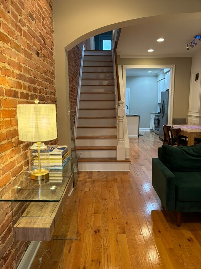 Foto del edificio - 143 N Kenwood Ave