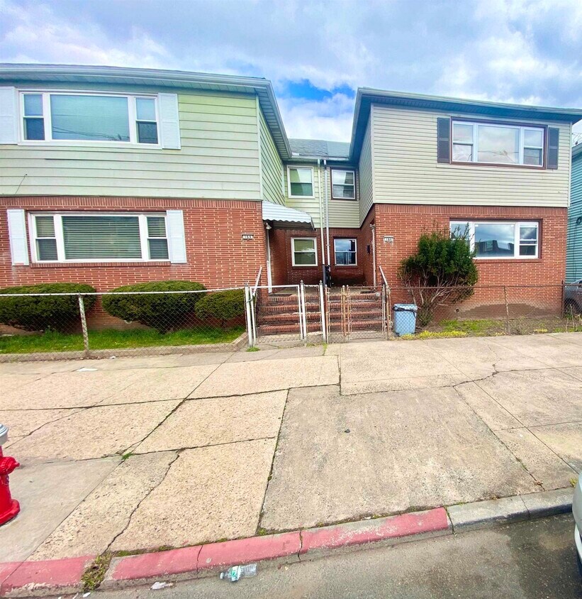 Primary Photo - 164 Stegman St