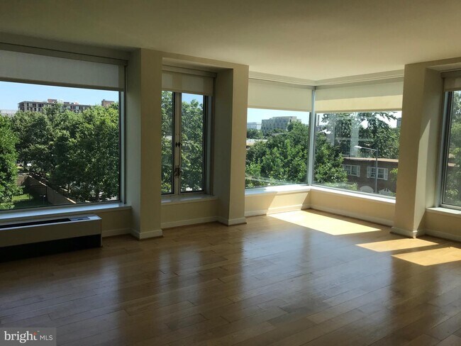 Foto del edificio - 1101 3rd St SW