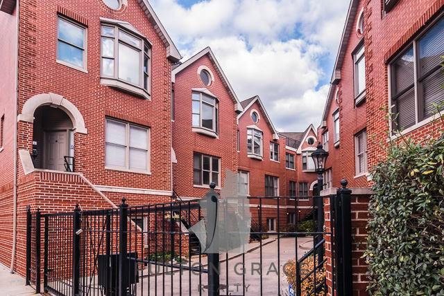 Foto principal - 2243 N Greenview Ave