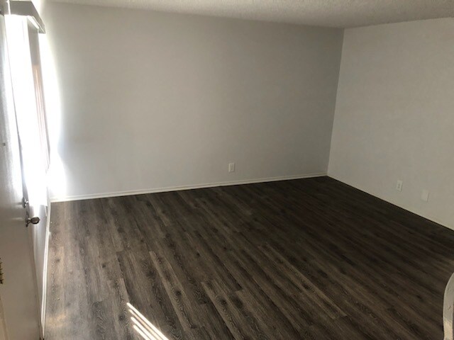 Frontroom Space - 12531 Eucalyptus Ave