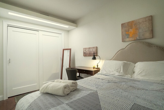 Building Photo - 10o Blossom St