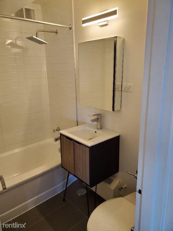 Foto del edificio - 1 br, 1 bath Apartment - 5818 N Sheridan Rd