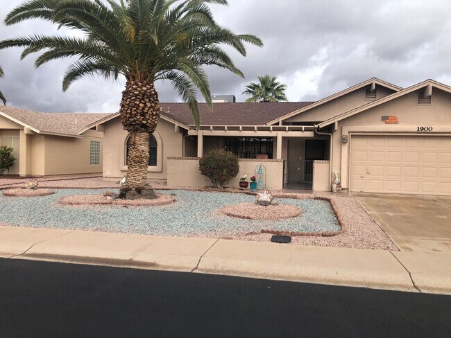 Foto del edificio - Welcome to this charming 2-bedroom, 2-bath...