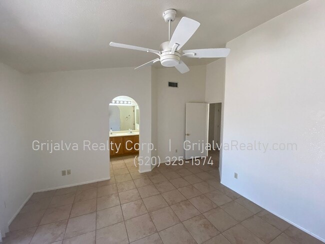 Building Photo - 3 Bed, 2 Bath House for Rent in Rita Ranch...