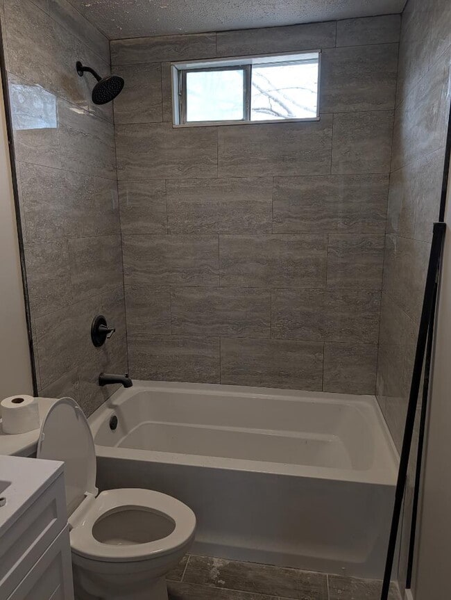 Building Photo - 322 Teri St