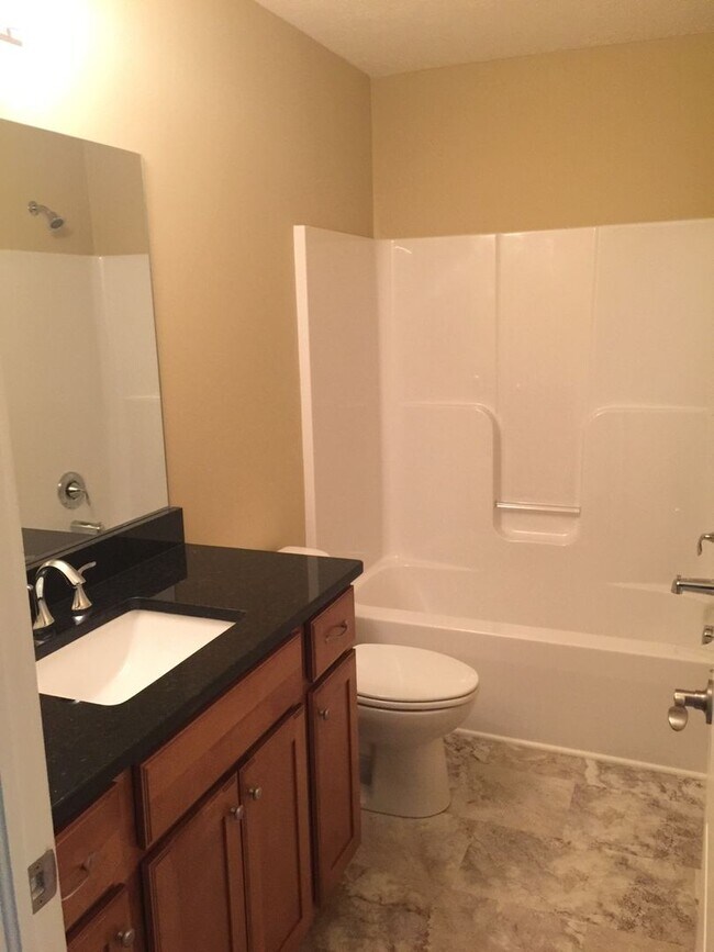 Foto del edificio - 3 bedroom 2 1/2 bath house for rent