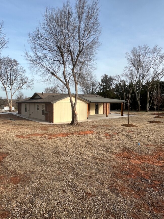 Building Photo - 14301 S Western Ave