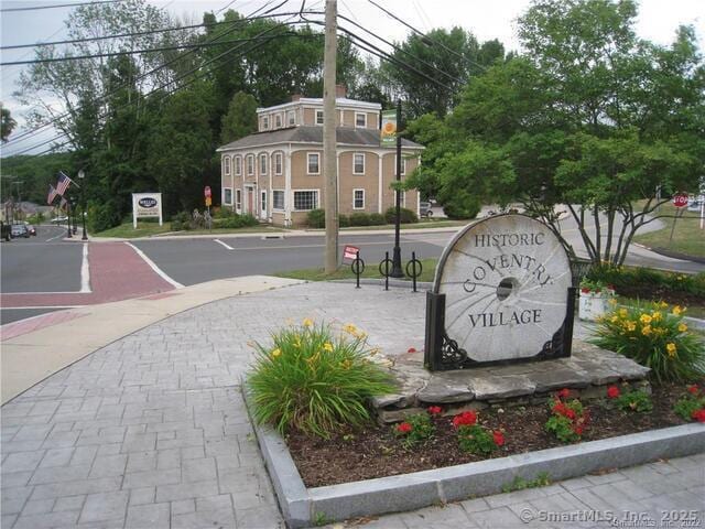 Primary Photo - 1365 Main St