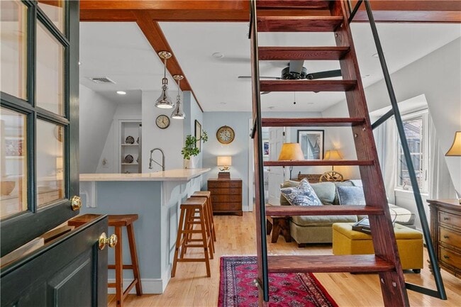 Foto del edificio - 99 Coggeshall Ave