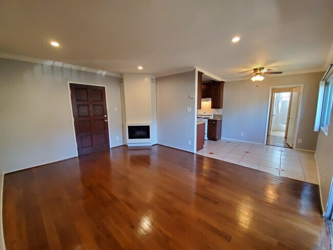 Building Photo - 3130 S Durango Ave
