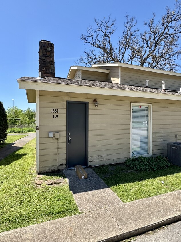 Primary Photo - 13811 Turnberry Ln