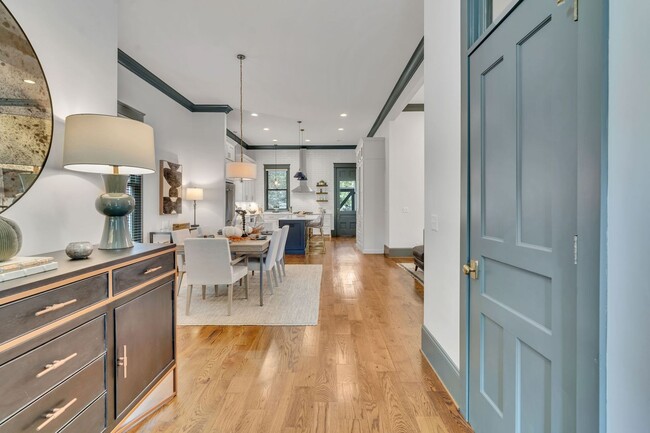 Foto del edificio - AVAILABLE NOW. Beautifully Restored and FULLY Furnished East Nashville 2 Bed 2 Bath Cottage $4500...