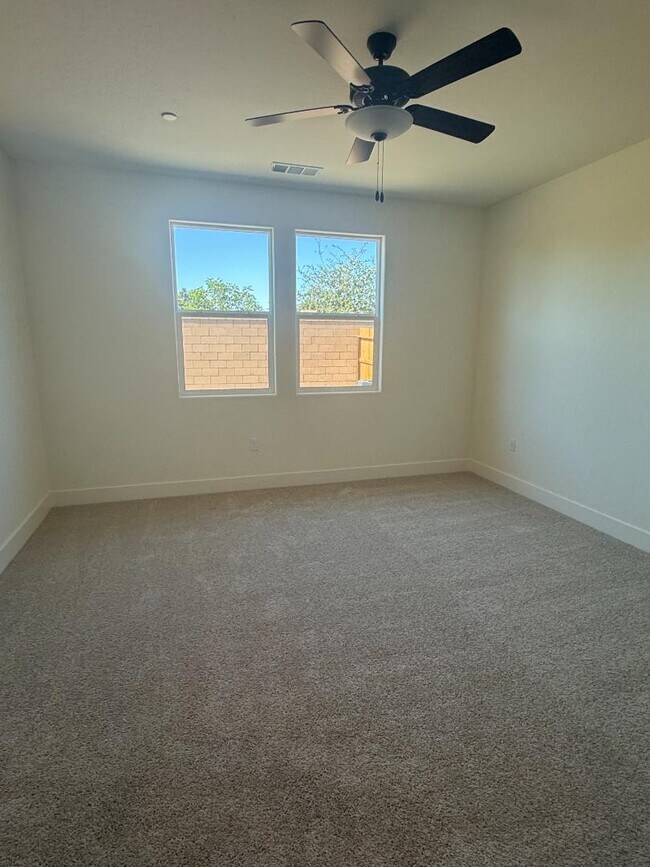 Foto del edificio - 2315 N Julieann St