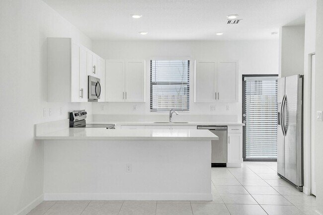 Foto del edificio - 3 br, 2.5 bath House - 2839 SW 16 Ter