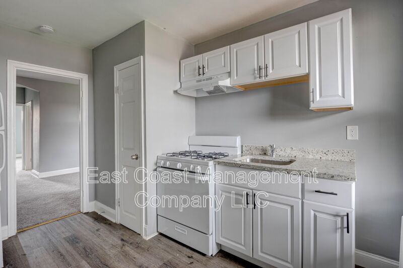 Foto principal - 1314 N Kenwood Ave