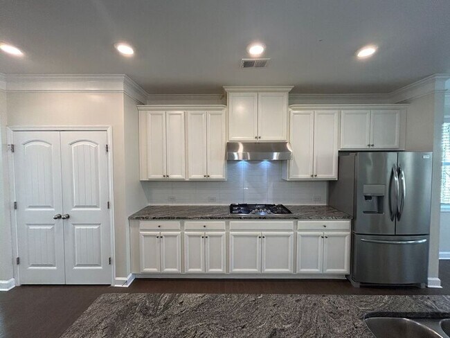 Building Photo - 2850 Prestwood Dr