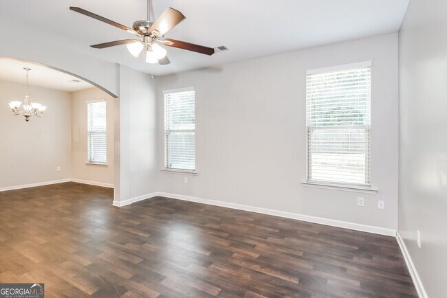 Building Photo - 255 Magnaview Dr