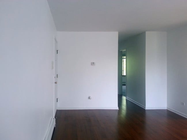 Building Photo - 995 S Ct of Shorewood