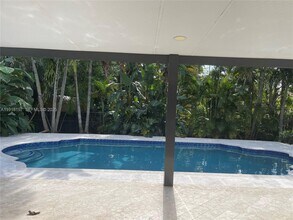 Building Photo - 2900 SW 16th St