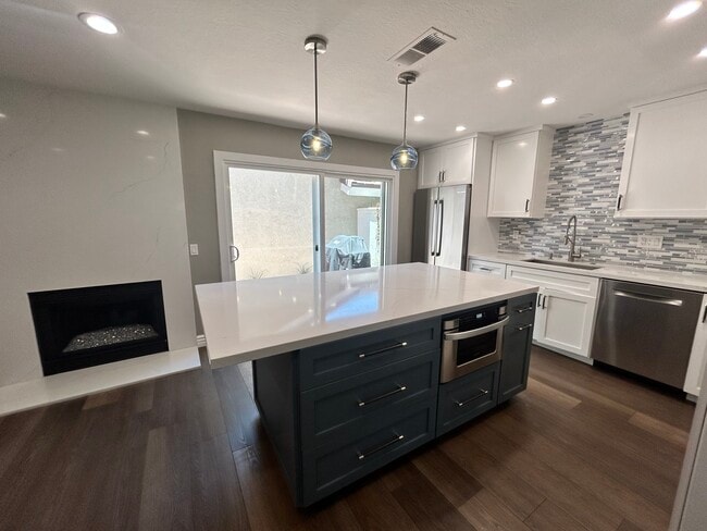 Building Photo - 340 Fallingstar