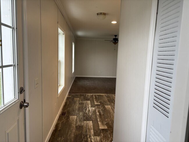 Foto del edificio - 825 Willowbrook Dr