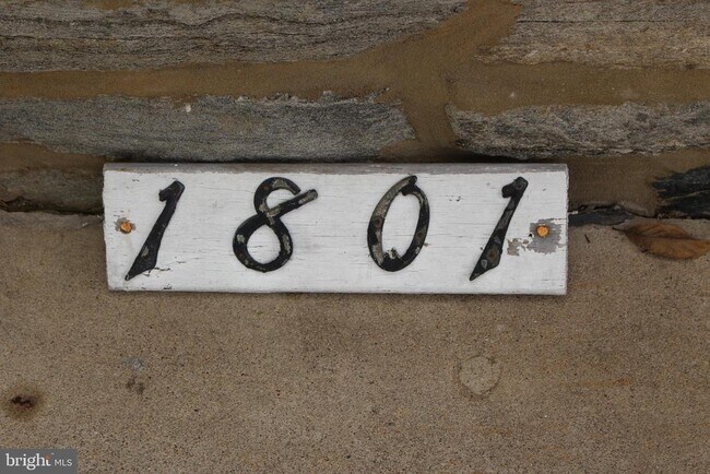 Building Photo - 1801 Manor Rd