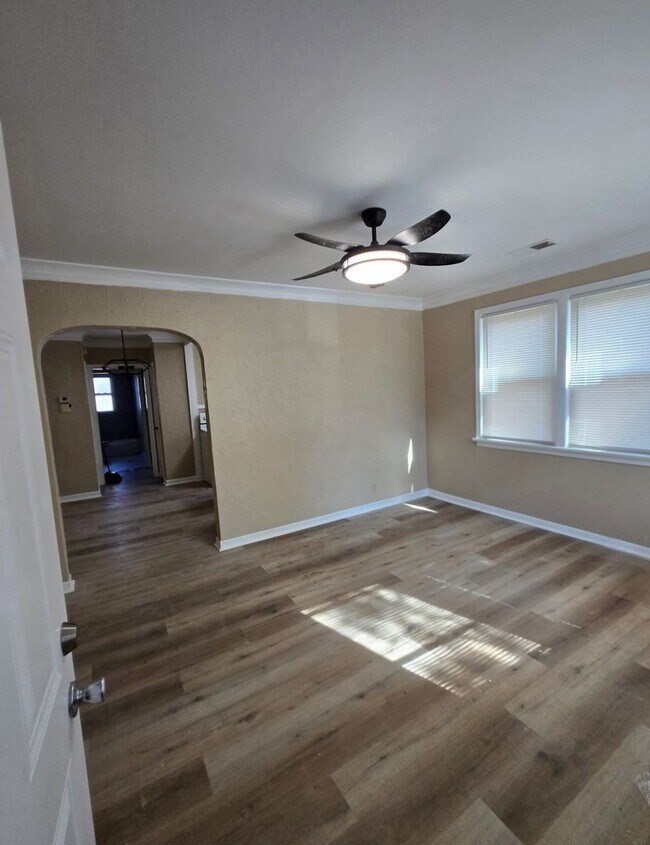 Building Photo - Walker duplex