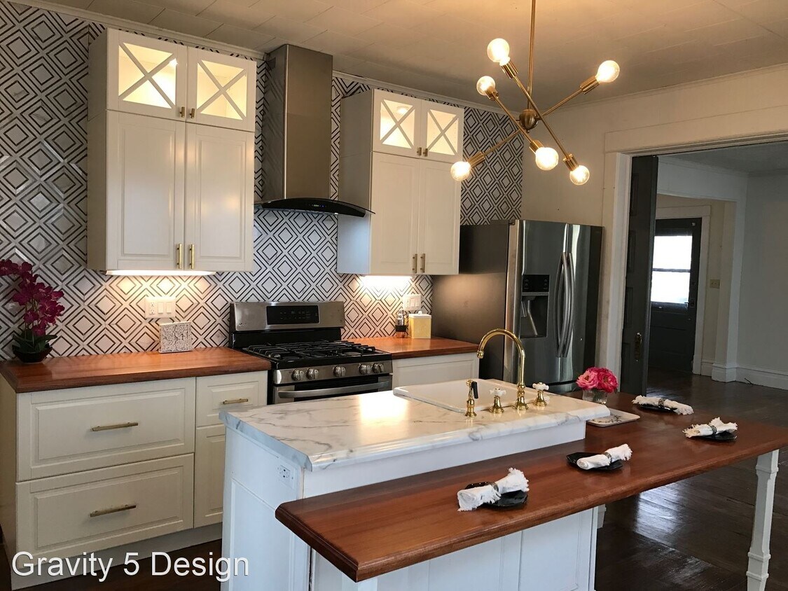 Foto principal - 301 E Locust St