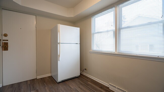 Kitchen - 140 N Washington St