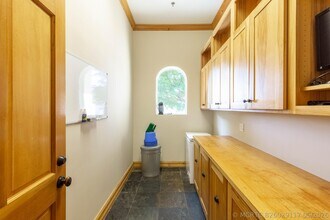 Building Photo - 14943 Paddock Dr