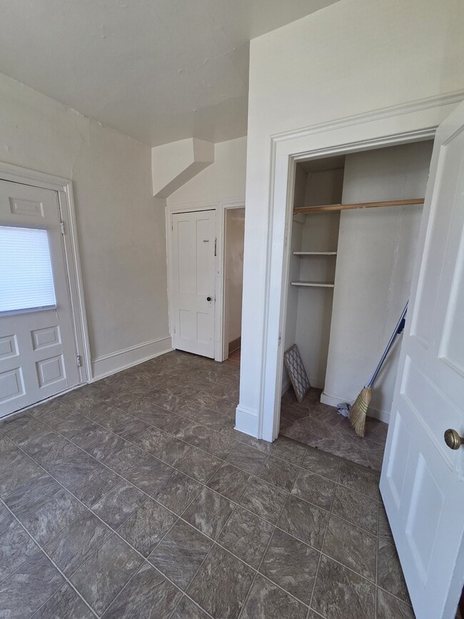 Building Photo - 414 N Lee St