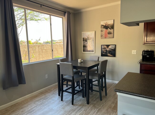 Foto del edificio - Two Bedrooms/One Bath - Great Location!