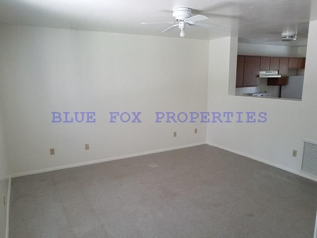 Building Photo - Charming Oracle Townhome